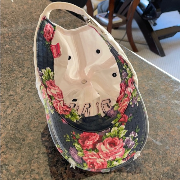 Pink baseball cap - Picture 4 of 4